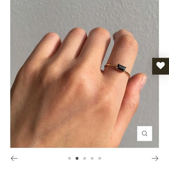 Jennie Kwon E.W.O. Ring onyx and gold - Picture 2 of 4